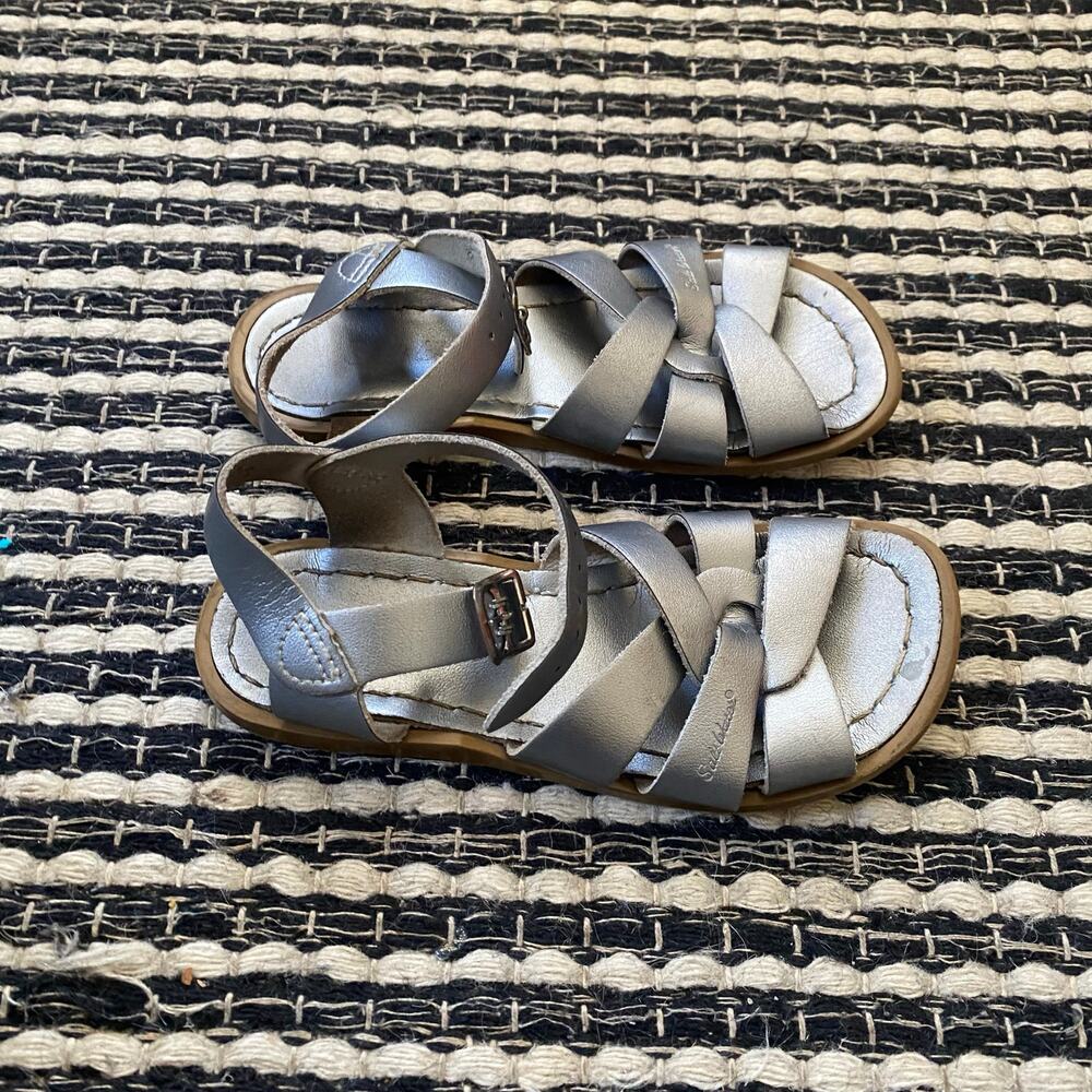 🌿Saltwater Hoy Girls Silver Crisscross Sandals 12